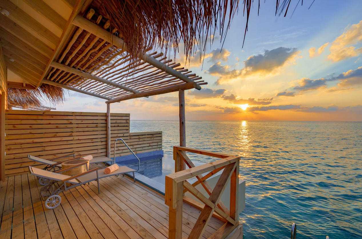 Lagoon Suite with Pool · Over-water · plunge